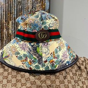 Multi color bucket hat